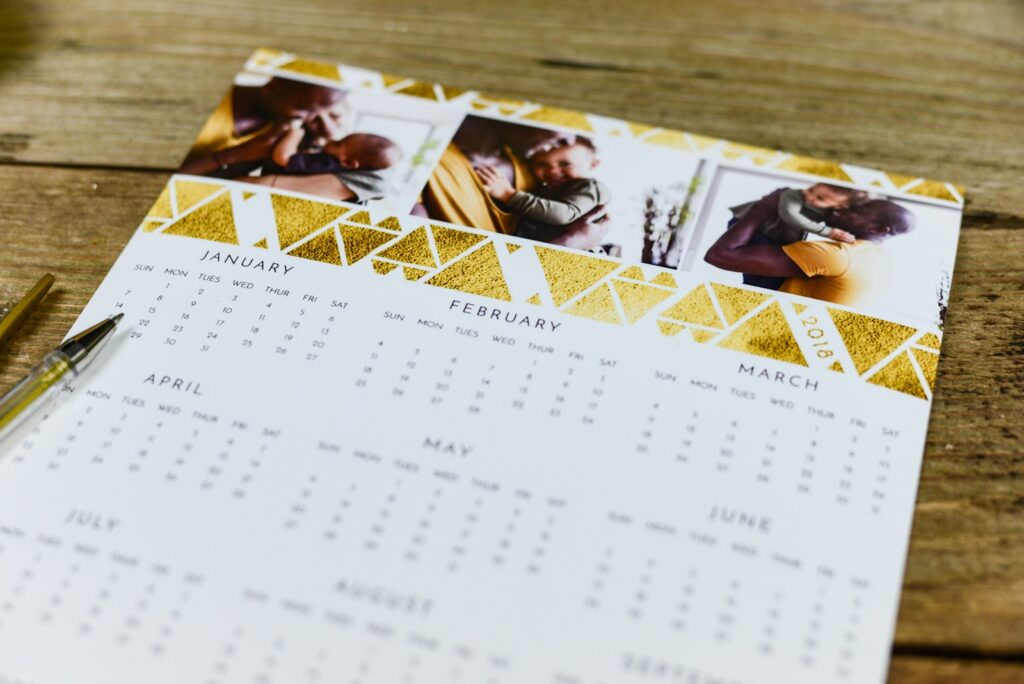 Hochzeitsdatum planen: Kalender mit markiertem Wunschtermin und Notizen