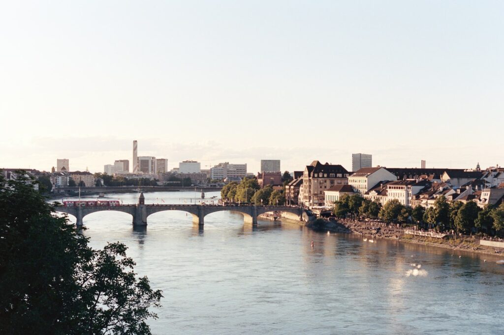 Sonnenuntergang am Rhein, beliebte Kulisse für eine Hochzeitslocation NRW am Wasser